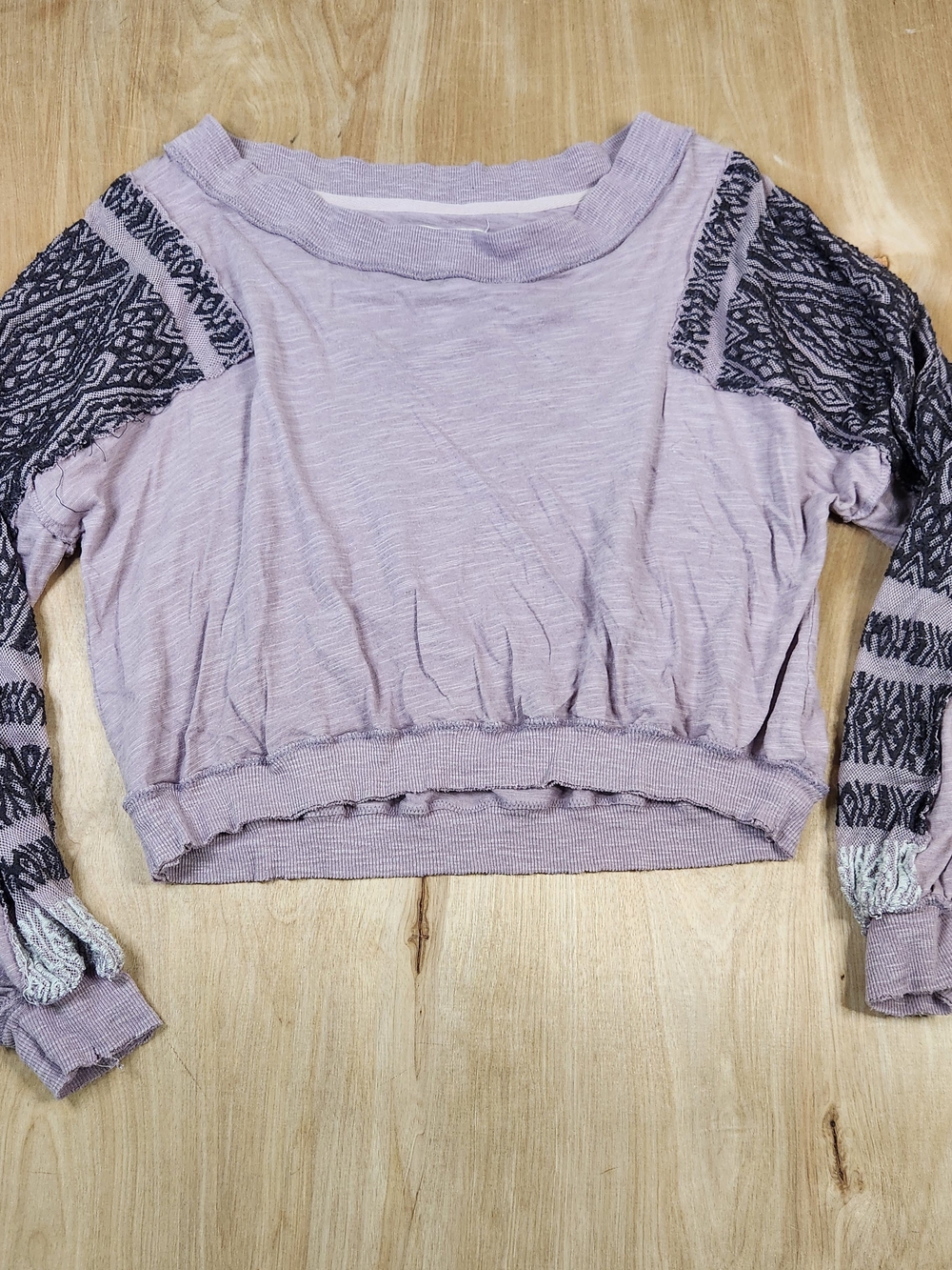 We The Free Lavender Cropped Pullover Round Neck Sweater Patterned Sleeves XS